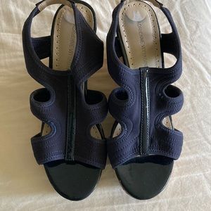 Adrienne vittadini navy 3” wedge sandal